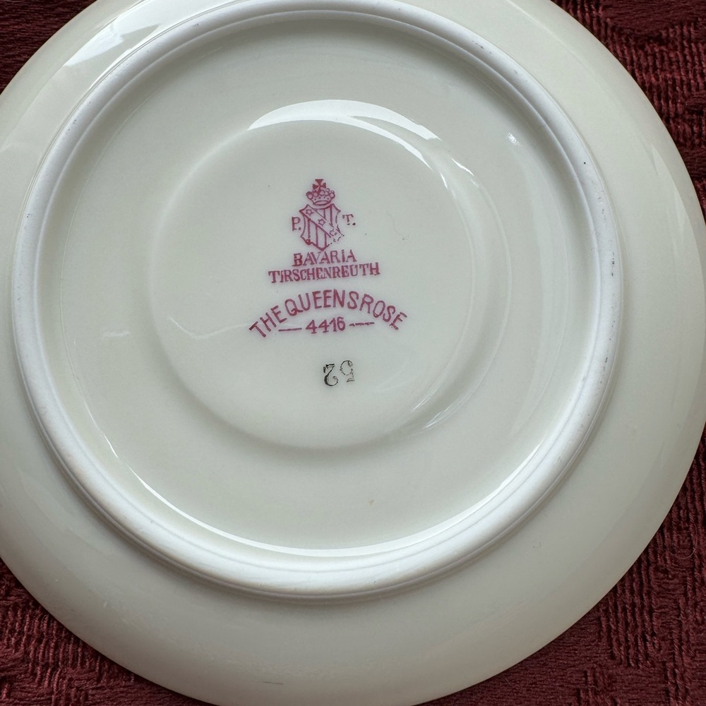 Queen’s Rose Cup & Saucer Set - Picture 2 of 7